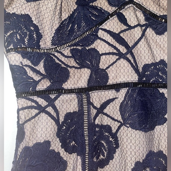 Lulus Navy Blue Floral Mesh Lace Trumpet Midi Dress size M - Picture 3 of 4